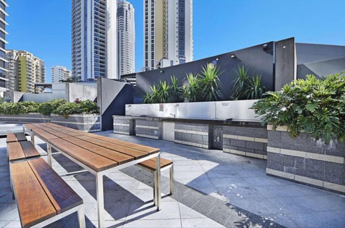 Circle On Cavill Sub Penthouse W/ 4 Bedrooms Χρυσή Ακτή Εξωτερικό φωτογραφία